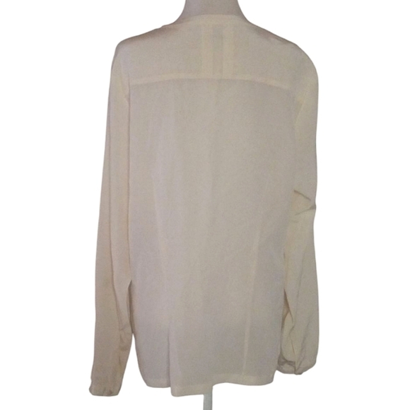 Pendleton Light Cream Button Front Pleat Detail 100% Silk Blouse Size 18 - Picture 4 of 7